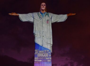Cristo Redentor homenageia profissionais da saúde