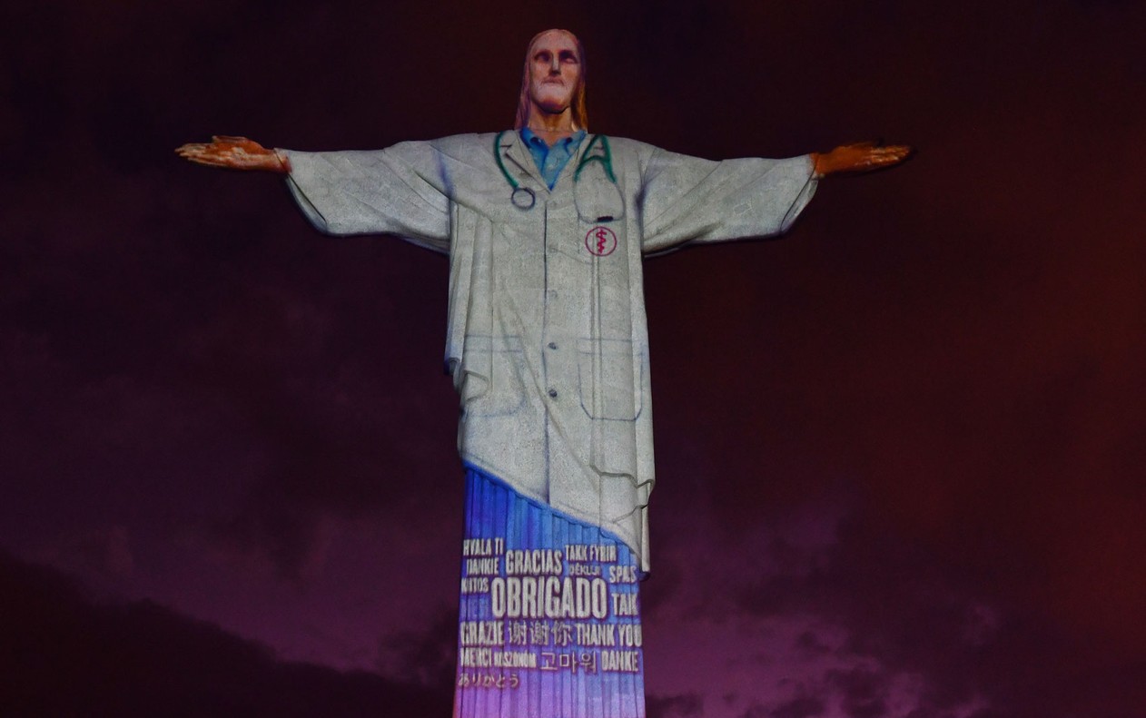 Cristo Redentor homenageia profissionais da saúde