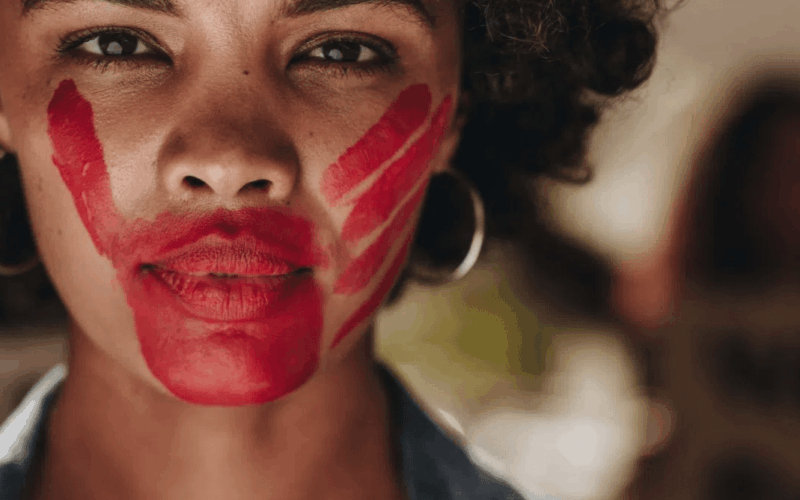 Natura e Avon se unem para combater a violência doméstica