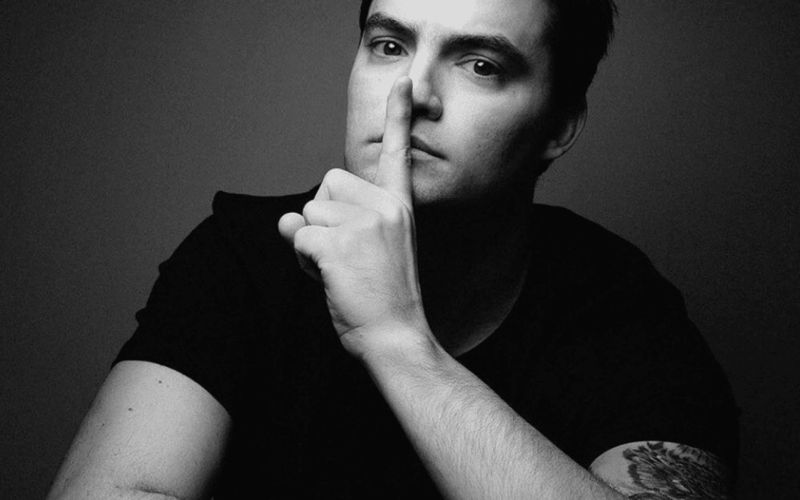 Felipe Neto: Estamos oficialmente contra um regime fascista.