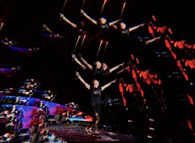 Coldplay celebra a música com show poderoso em São Paulo