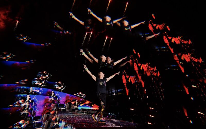 Coldplay celebra a música com show poderoso em São Paulo